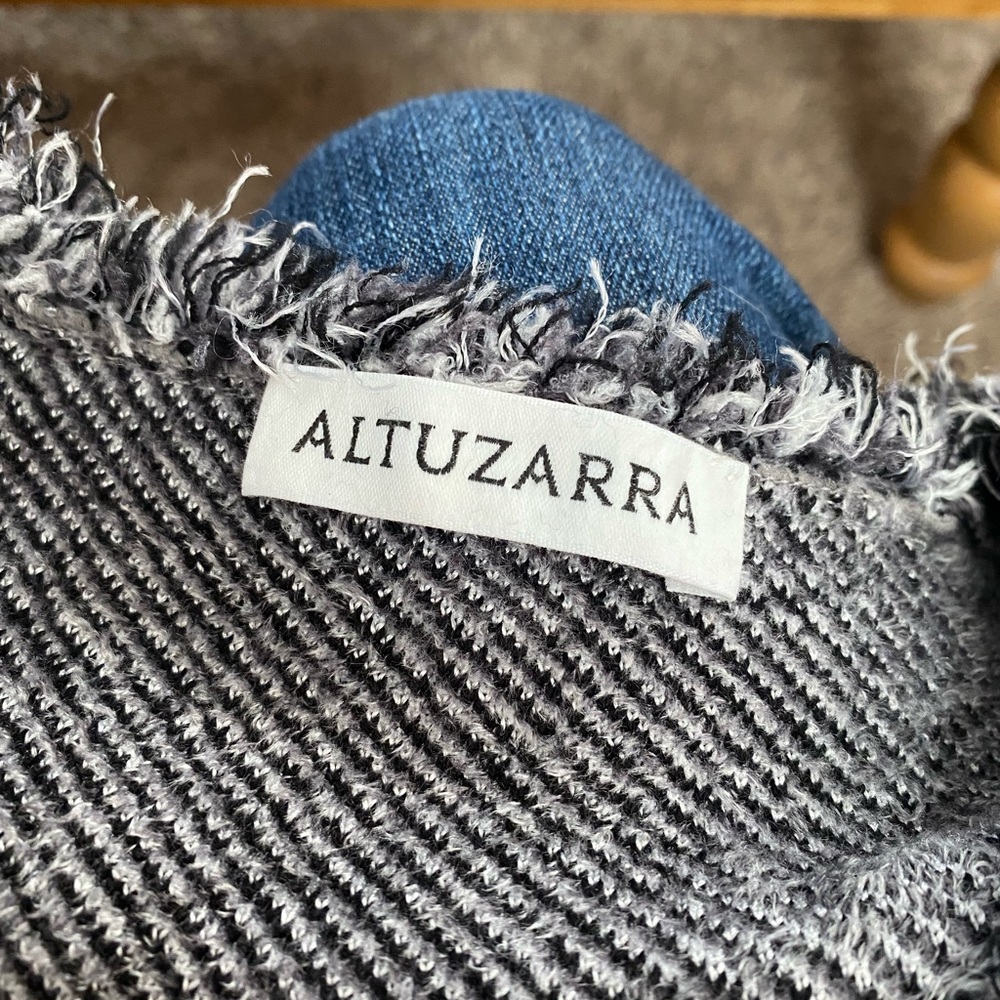 Altuzarra sweater. Very warm and thick.  So soft. Excellent used condition - Picture 6 of 6